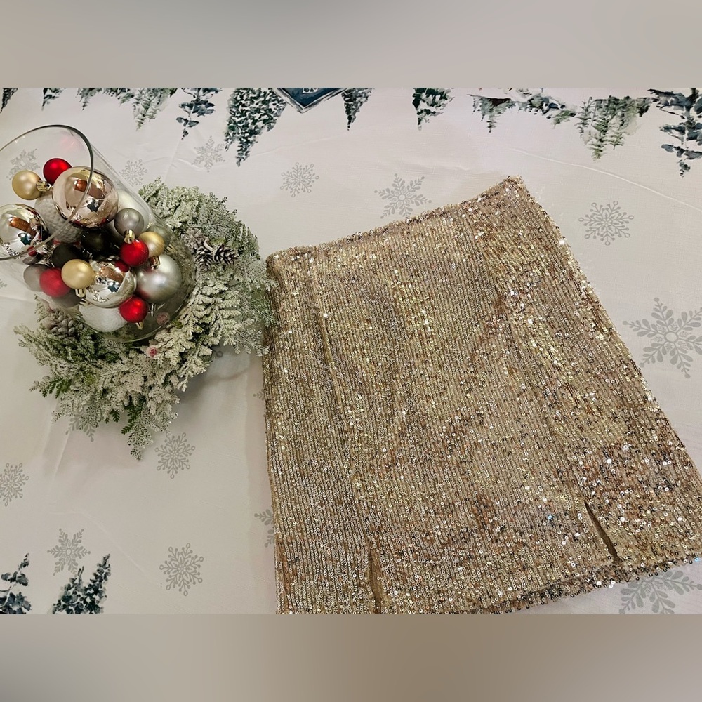 Gold Sequin Holiday Party Rave Mini Skirt NWOT (Size: 3)